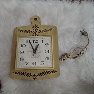 General Electric VTG Wall Clock Cutting Board MCM Faux Wood Grain Cottagecore